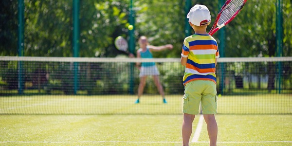 Il tennis per i bambini: fa male o può essere praticato senza problemi?